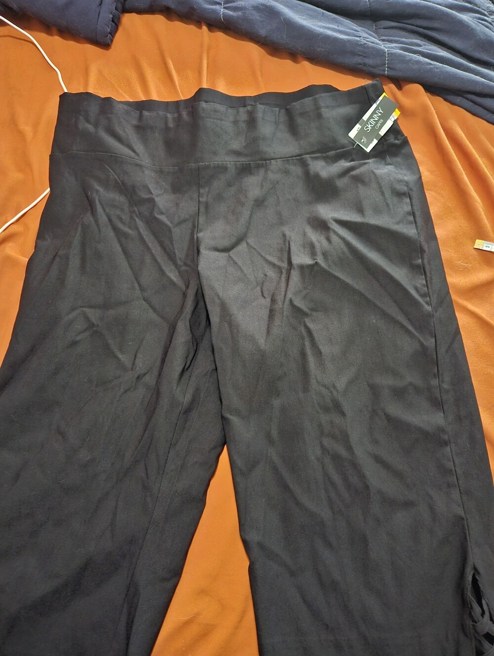 NWT Lily Morgan Black Skinny Capri
